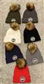 Beanie with pom pomñ��